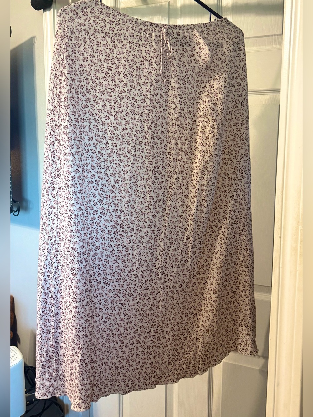 🌸 Cream Floral Skirt - Size Small